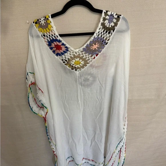 White colorful blouse - Picture 2 of 2